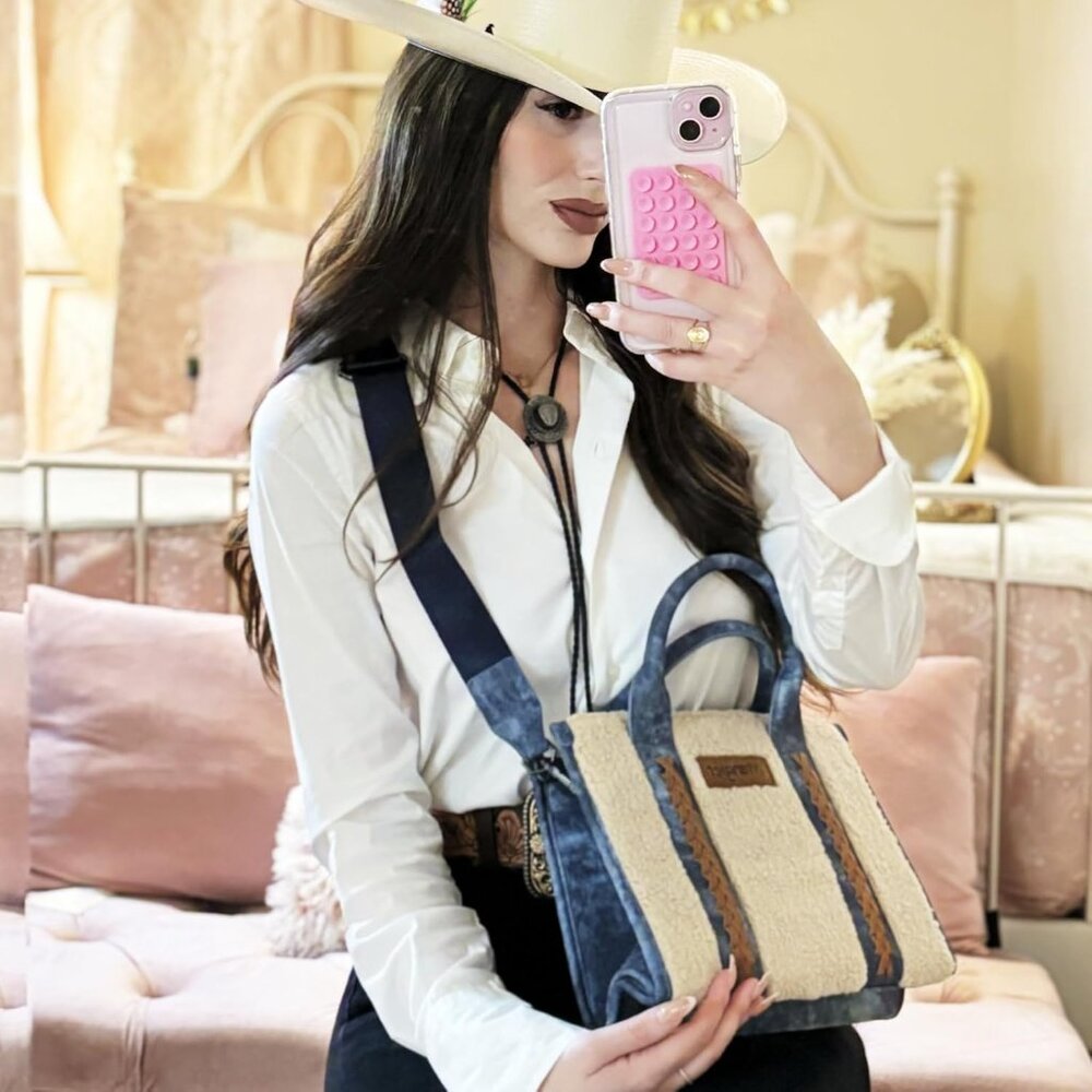 Versatile Wrangler Aztec Tote With Crossbody Stra… - image 2